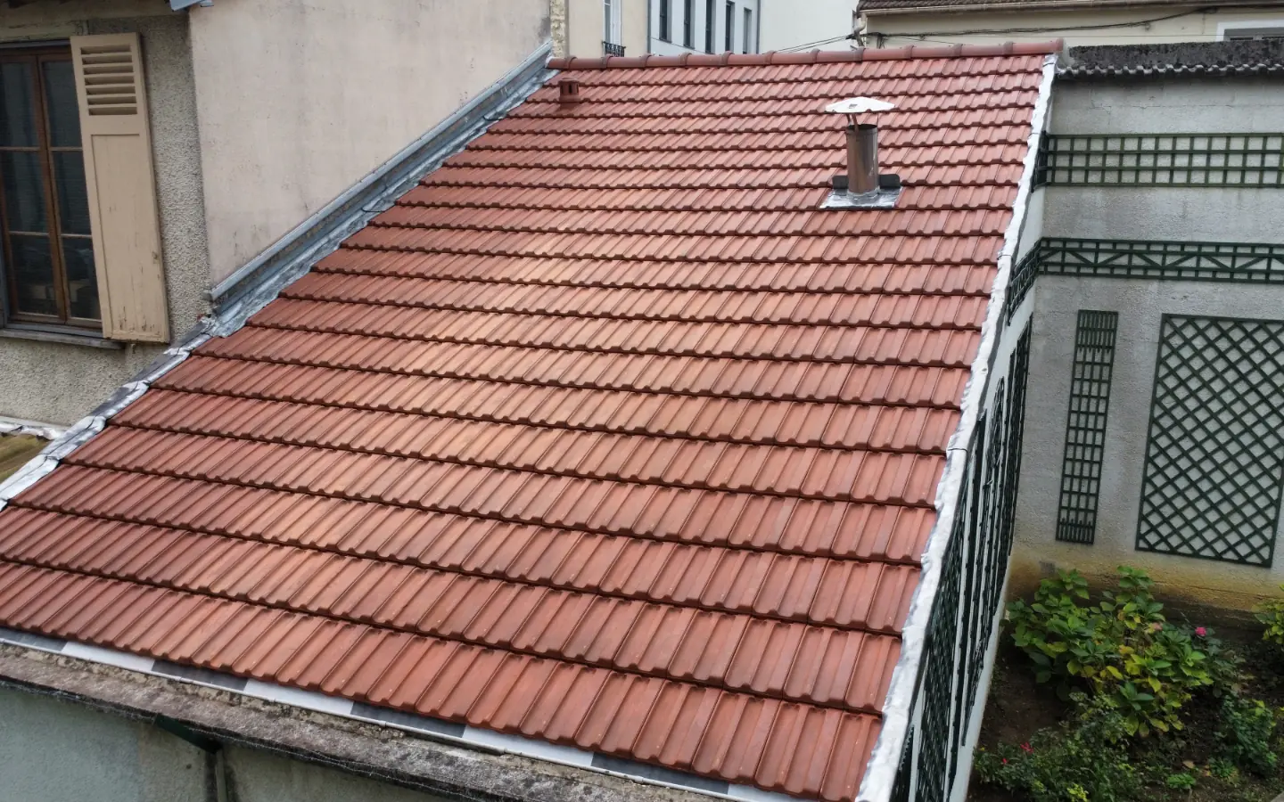Couverture en tuiles et finitions après travaux